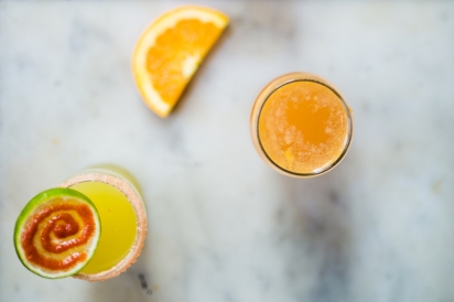 orange drinks and orange slice